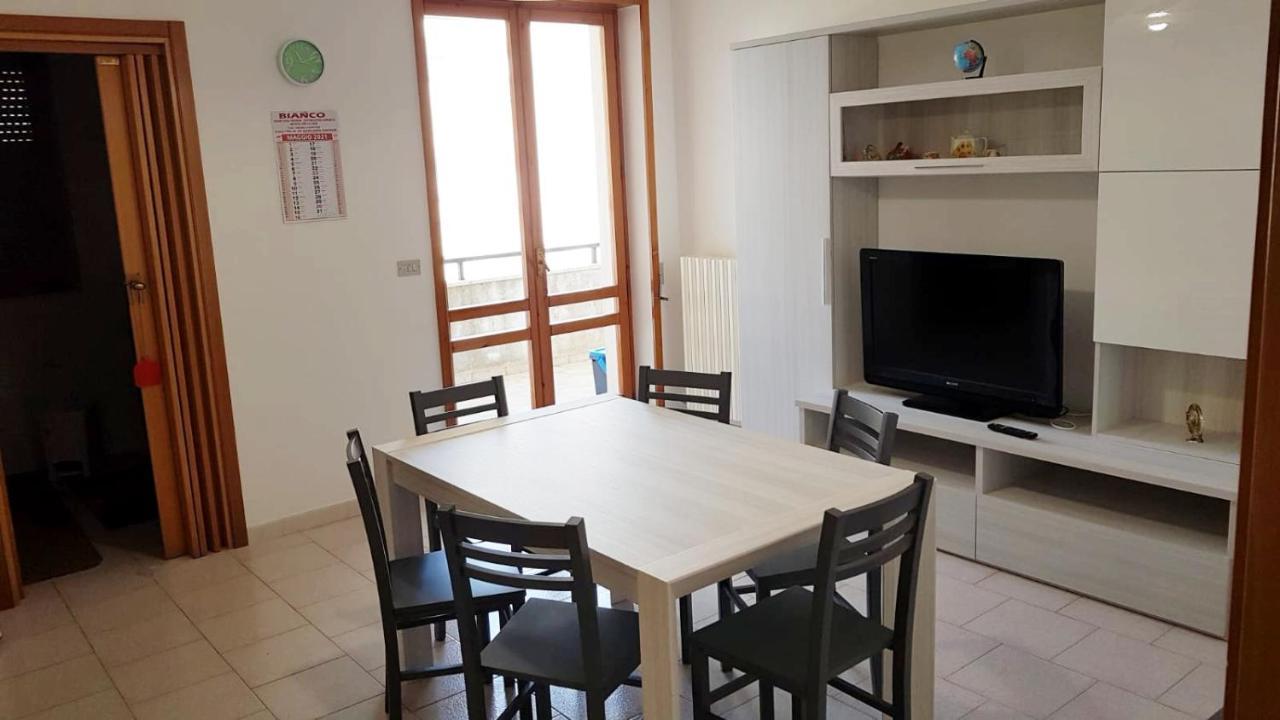 Casa Di Gigi- Comodo Appartamento In Galatina Bagian luar foto